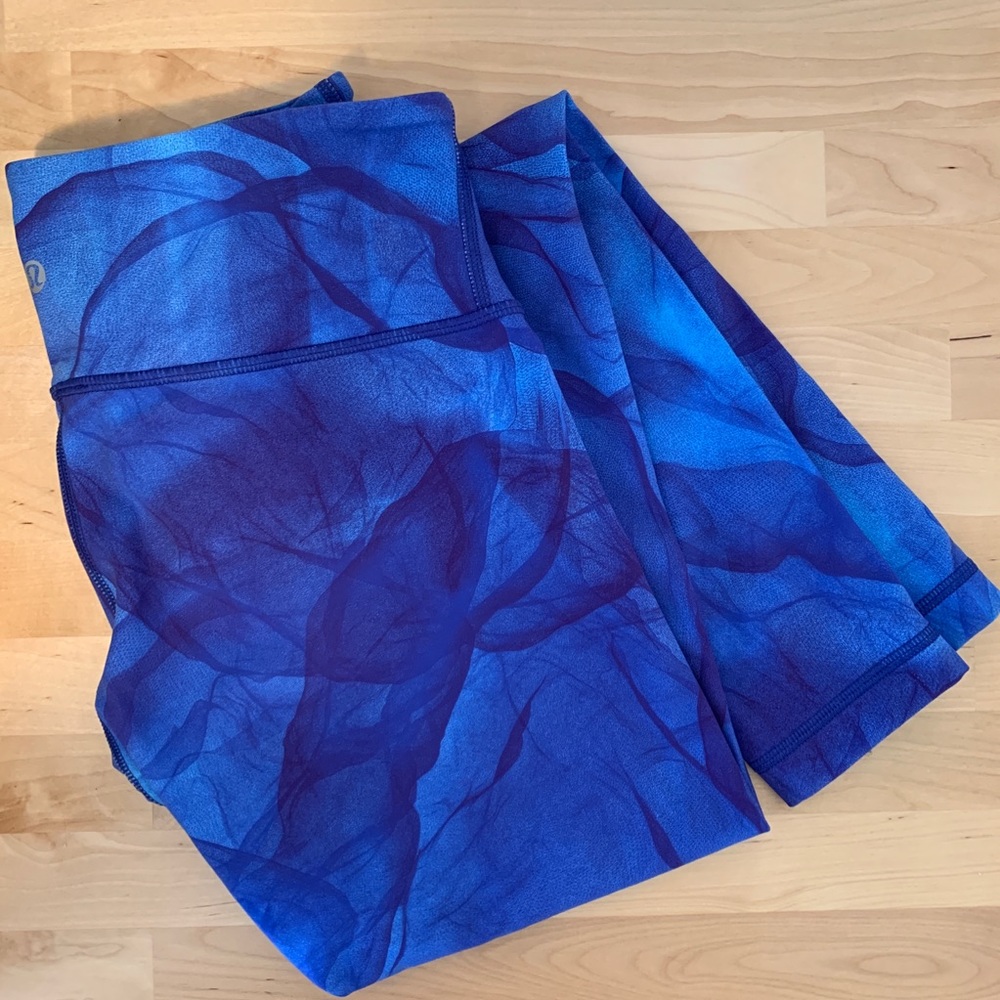 Lulu lemon blue print leggings - size 6